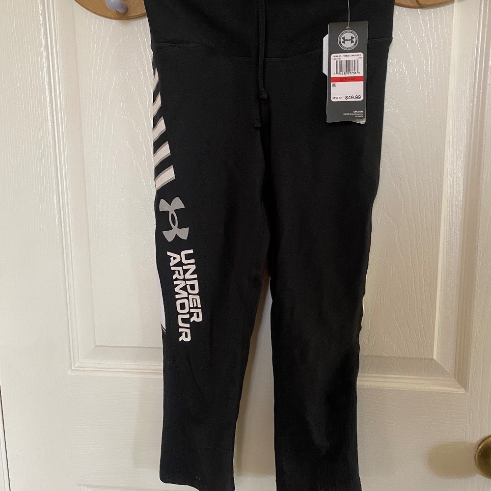 NWT Under Armor Black Capri Pants/Leggings XS